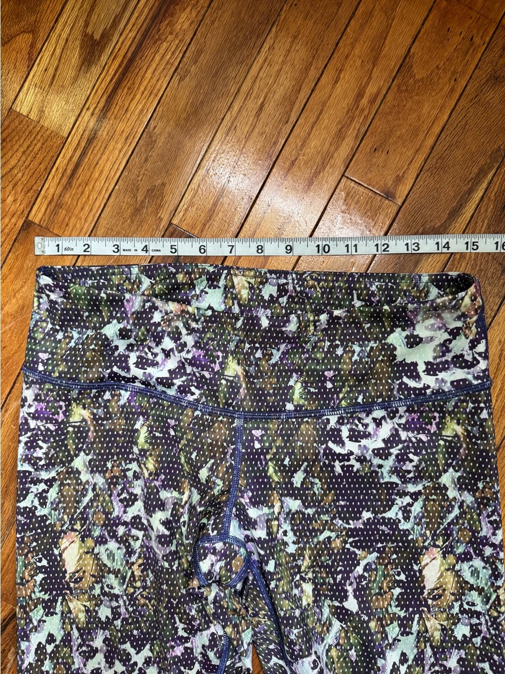 Lululemon Printed Leggings in Multi Color Size 10 - Picture 5 of 7